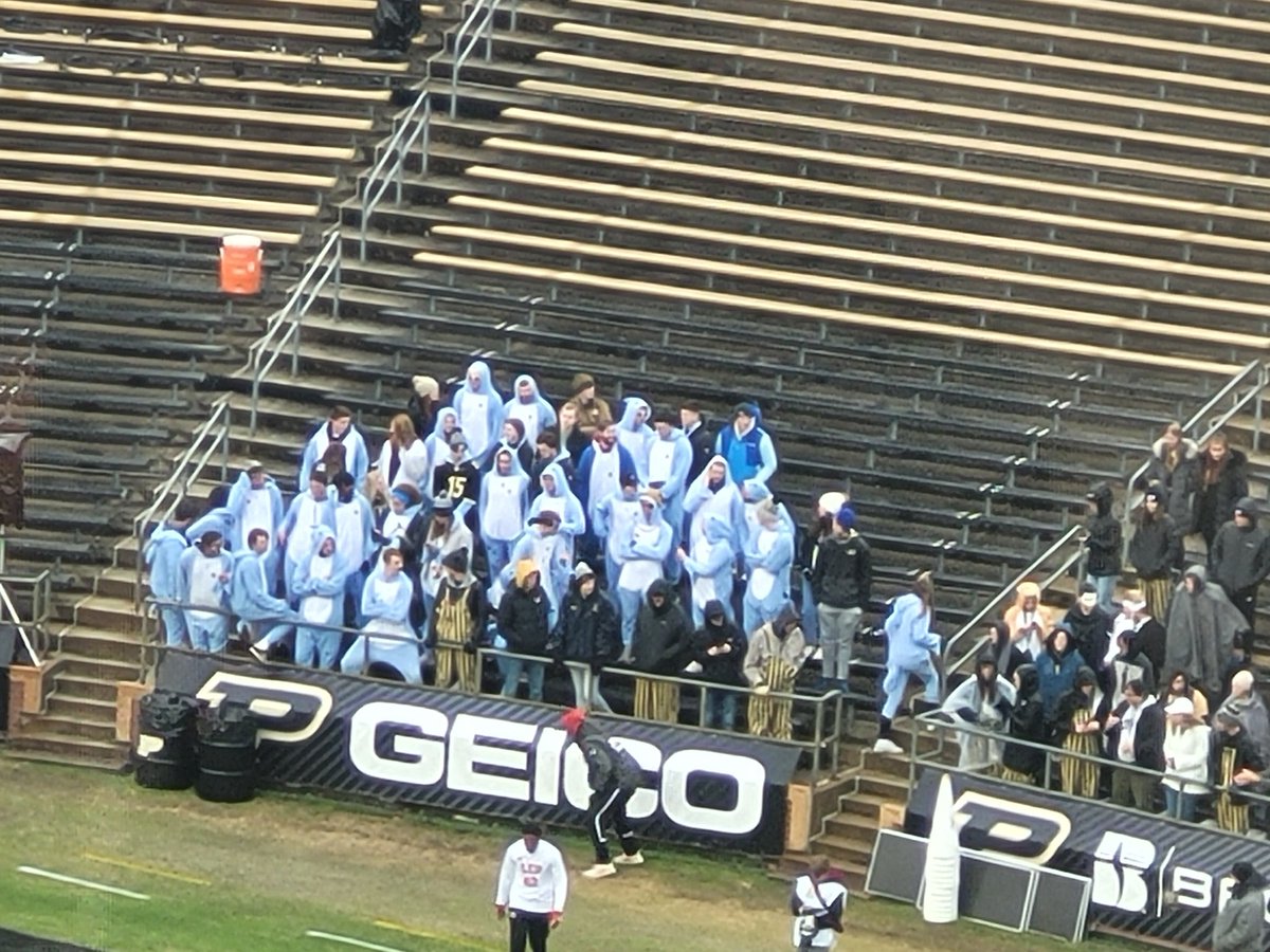 ByLCNorton's tweet photo. There is a section of sharks here at Ross-Ade.

Not sure what that's about. https://t.co/QxCZdepnzb