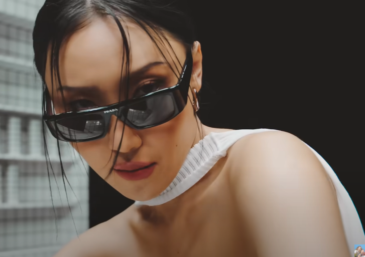 shintaaru's tweet photo. #mamamoo #hwasa #mamahwasa #qaofam
She's a queen! https://t.co/09MeqenkO9