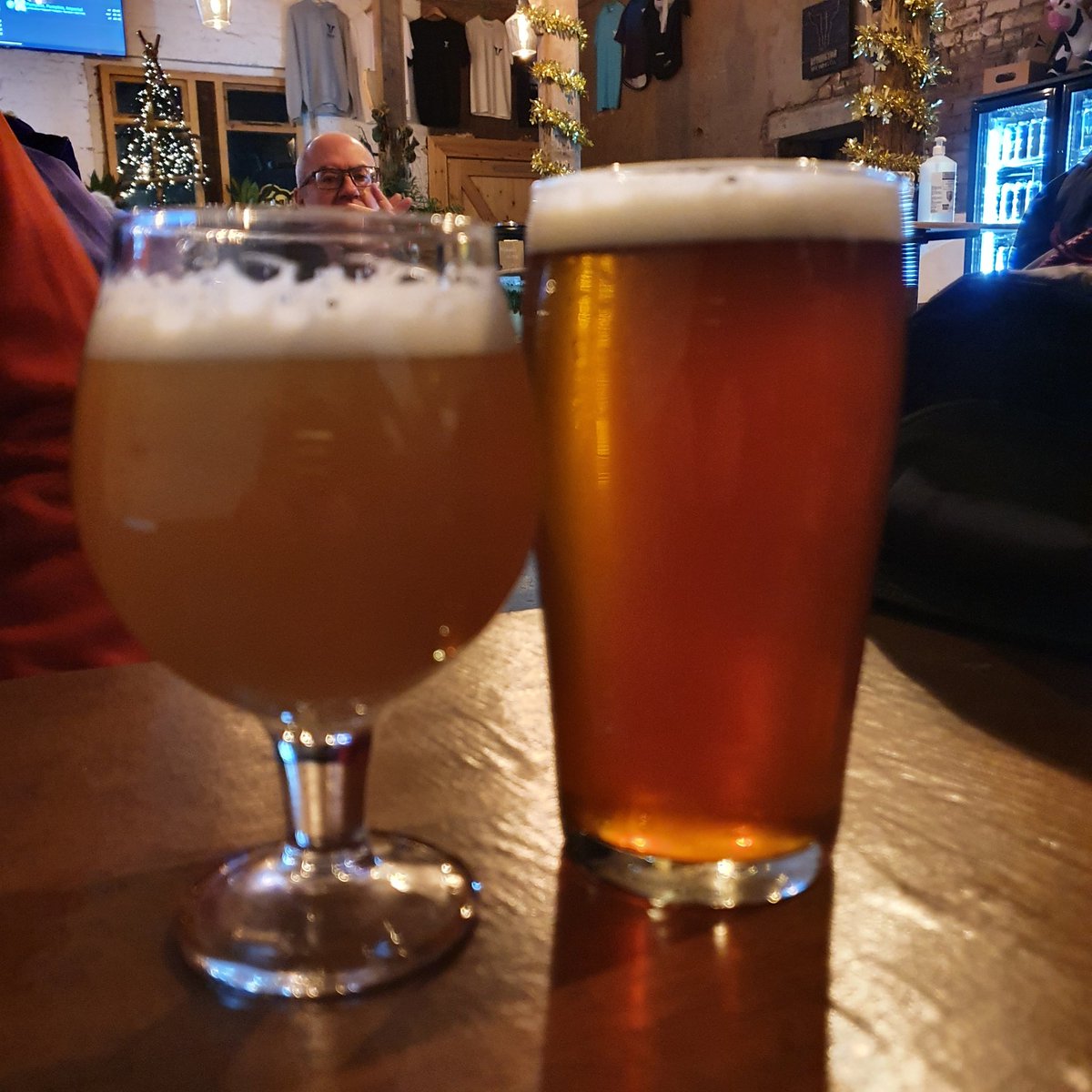 WeeFreeMan1's tweet photo. Due to @AdlingtonBeerC being over the border . I will post a @rivingtonbrewco beer photo . The fat lads drink on the right is mine and its a collaboration with @FutureStatebrew  . 
West Coast IPA 
tasting notes ---Bluddy Gud
Name --Jupiter Hammer https://t.co/LOvIRge7gx