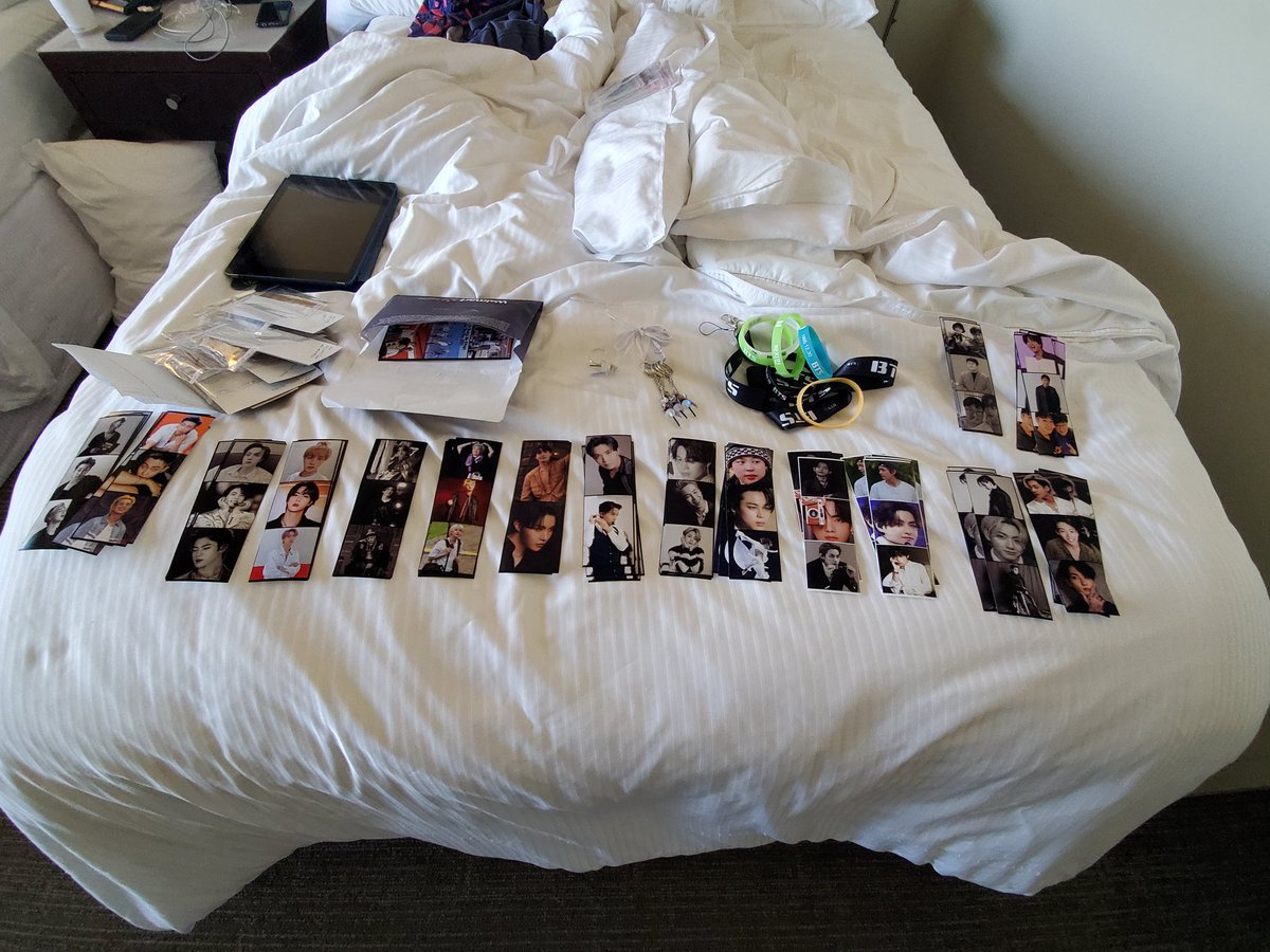 GnetArmyMom's tweet photo. Getting my freebies organized for today. 
Find me ARMY 💜💜💜
#PTD_ON_STAGE_LA 
#BTSARMY 
@BTS_twt https://t.co/GV3txxtMxX