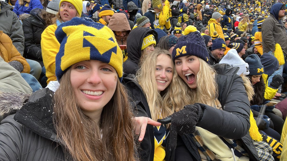 madeline_booth's tweet photo. go blue! #bighouselive https://t.co/cV5RaHyXV7