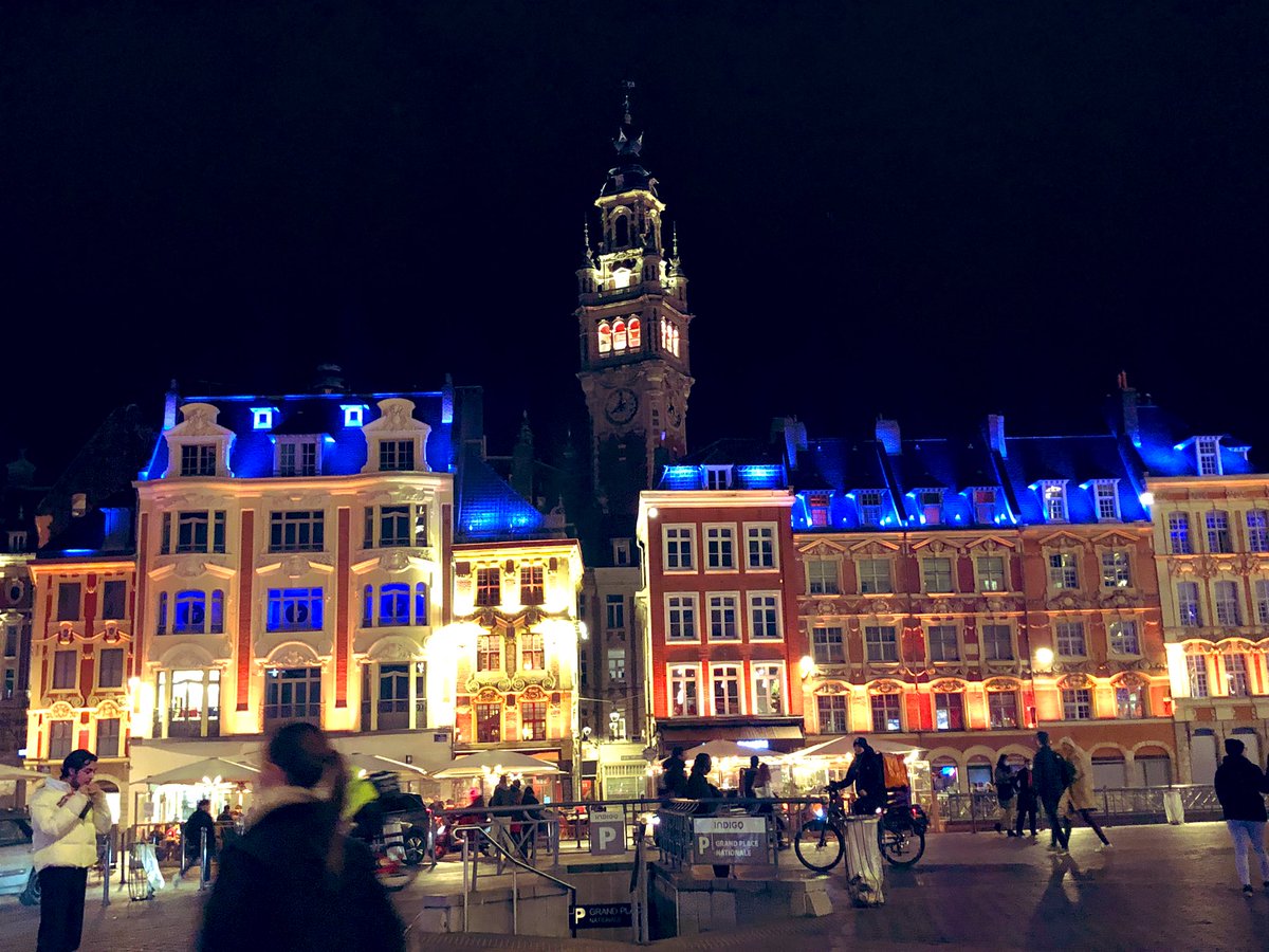 MartineAubry's tweet photo. Quel plaisir de retrouver Lille si belle avec les illuminations et animations de fin d’année et l’ambiance joyeuse du marché de Noël!👏🏻 à la #FLCAS & aux équipes de @lillefrance d’accueillir en toute sécurité sanitaire les Lillois et touristes. https://t.co/WcRiHKZjYG