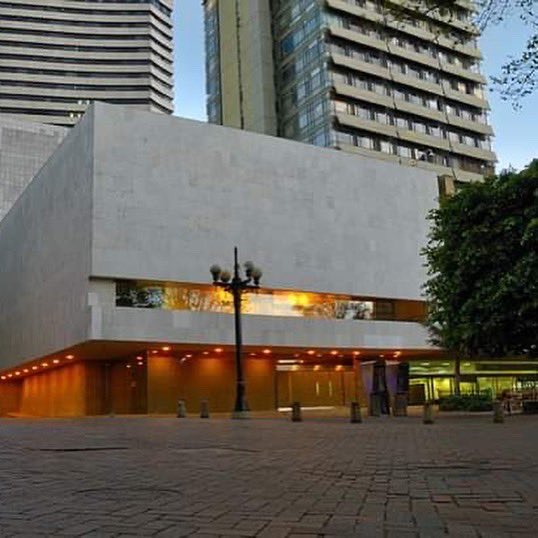IngMorrison's tweet photo. Recorriendo el icónico casco histórico de Bogotá, Colombia. Un maravilloso viaje en el tiempo que nos cuenta la evolución de esa innovadora metrópoli. Gracias a #interlat por la invitación, gracias al muy querido pueblo colombiano por su  calurosa acogida. #Colombia #Bogota https://t.co/qRdAqvsDqI