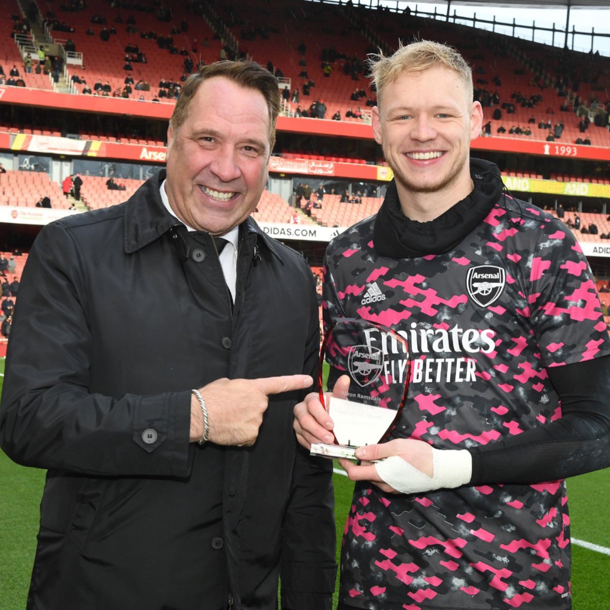 Arsenal's tweet image. 🏆 Your October POTM?

🧤 @AaronRamsdale98 

😍 Who better to award it!