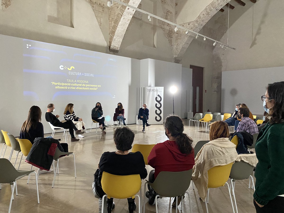 centredelcarme's tweet photo. 🗣Hui al #CCCC ha tingut lloc la taula redona 'Participació cultural de persones i col·lectius en situació o risc d'exclusió social' de @ADONARtesocial.

💭 Entre altres temes, a la taula s’ha compartit l'experiència del programa de @apropacultura, un referent en l'àmbit estatal. https://t.co/wzswrcw253