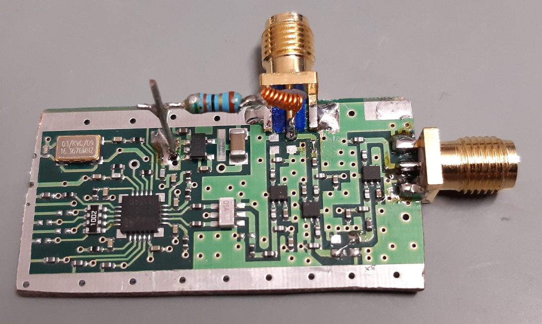 g5juergenm's tweet photo. A simple L-Band LNA can be extracted out of an old RS92 radiosonde GPS receiver. GPS-Filters are removed. Gain from 1260 to 1700 Mhz is about 30dB, noise figure about 1.4 dB. Needs 5-12 Volts. Can be used for Inmarsat etc. https://t.co/hlVglN0H85