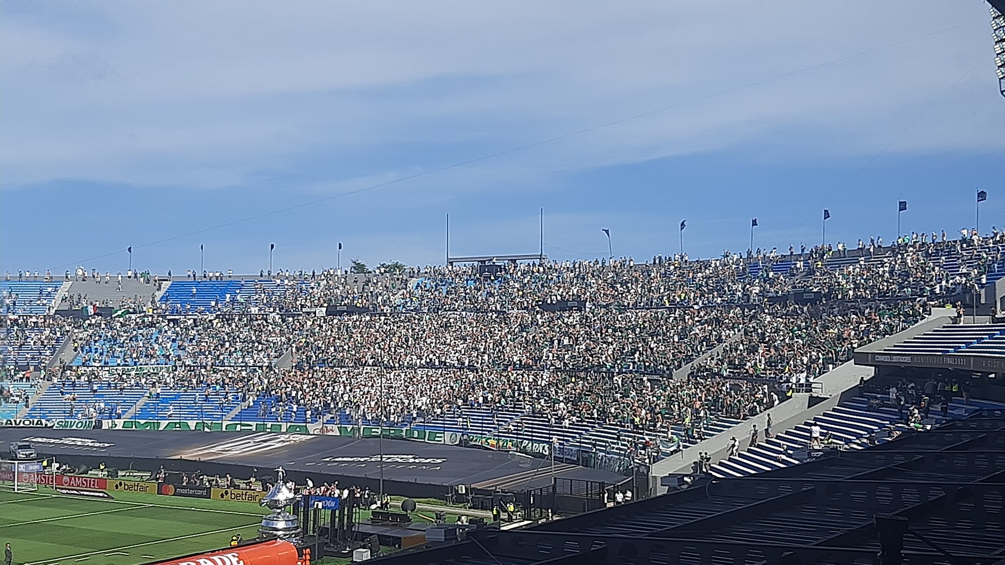 O dia em que a torcida do Palmeiras assombrou o mundo no Estádio Centenário, no Uruguai