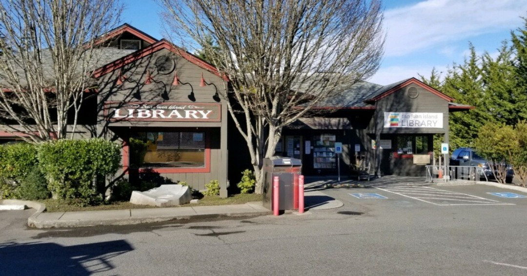 ORCityLibrary's tweet photo. Our library staff sends us pictures of libraries while on their vacations. This one is of San Juan Island Library in Friday Harbor, Washington. #oregoncitylibrary #librarystaff #librarianvacation #findalibrary #librarieseverywhere https://t.co/SiVoC2ixmd