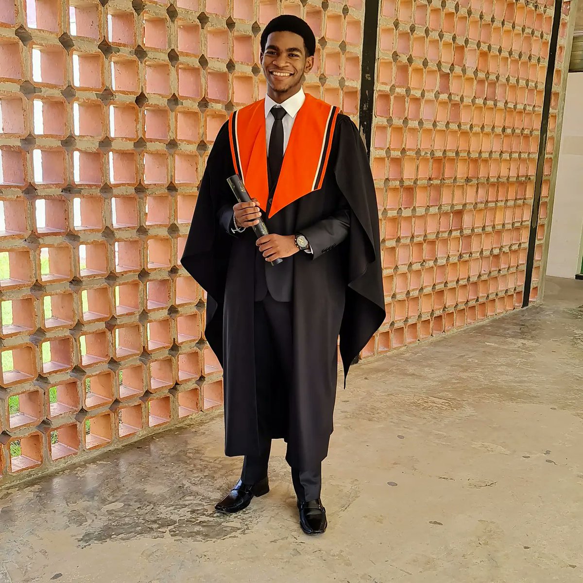 Realmainet's tweet image. I Graduated 🥳🎓🥂 A.A.S.
Part 1 of my journey is complete 🙏🏽 1/3