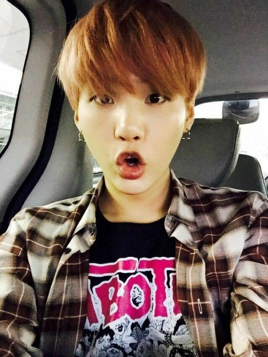 ggtitos's tweet photo. fav y yoongi vuelve al mentita https://t.co/SHYqZ5RRID