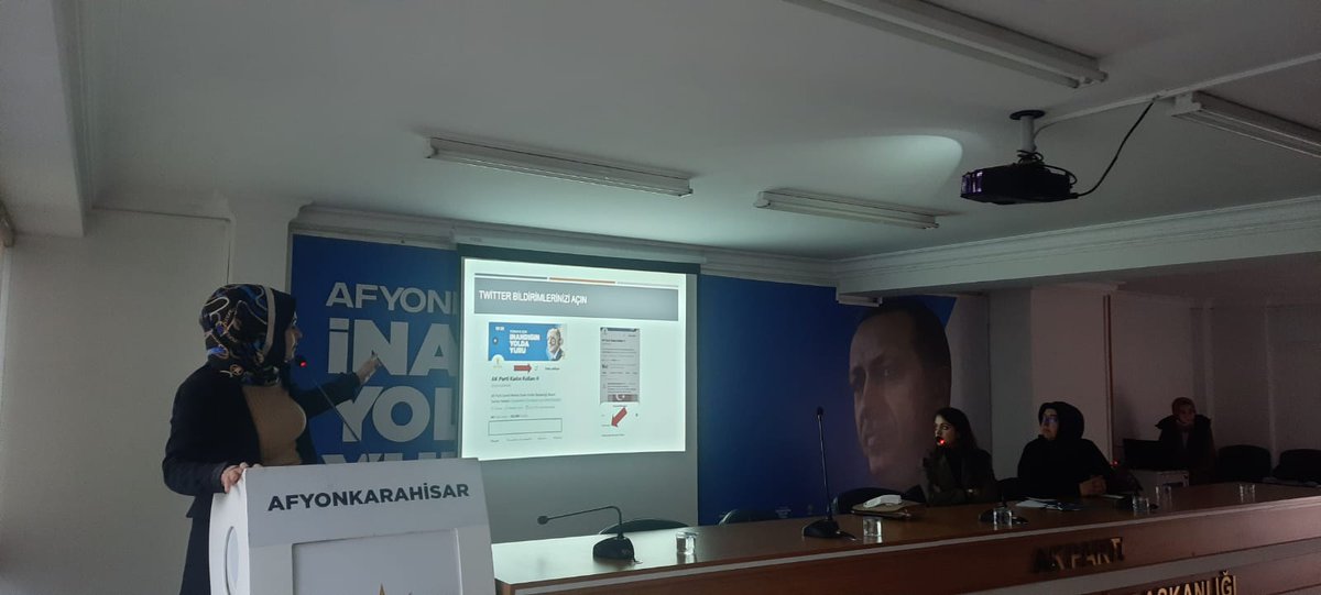 Av_FerdaErturk's tweet photo. .@AKKADINGM Tanıtım ve Medya Başkan Yardımcılarımız @erdentugba ve @deryaoztekinn  il yönetimi, ilçe başkanları ve ilçe tanıtım ve medya başkanlarımızla sosyal medya kullanımı eğitim toplantısı gerçekleştirdiler. Başkanlarımıza ziyaretleri ve sunumları ve için teşekkür ederiz. https://t.co/uJteNaJOhm