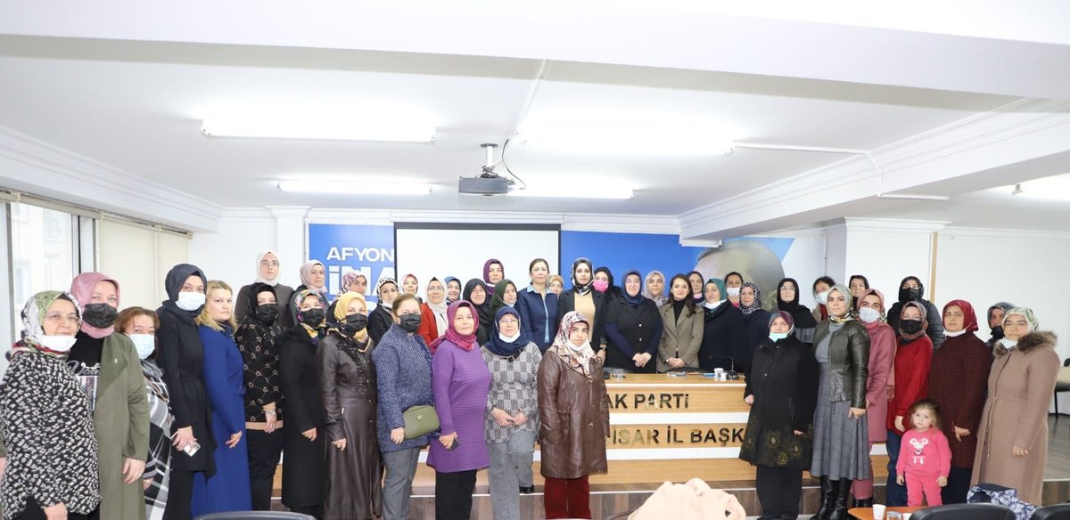 Av_FerdaErturk's tweet photo. .@AKKADINGM Tanıtım ve Medya Başkan Yardımcılarımız @erdentugba ve @deryaoztekinn  il yönetimi, ilçe başkanları ve ilçe tanıtım ve medya başkanlarımızla sosyal medya kullanımı eğitim toplantısı gerçekleştirdiler. Başkanlarımıza ziyaretleri ve sunumları ve için teşekkür ederiz. https://t.co/uJteNaJOhm