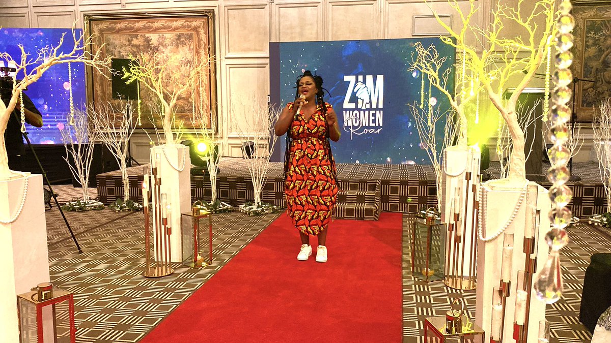 NandiFeli's tweet photo. Tonight at @MeiklesHotel Harare #Ipapo @ZimRoar https://t.co/s2VWijaAw0
