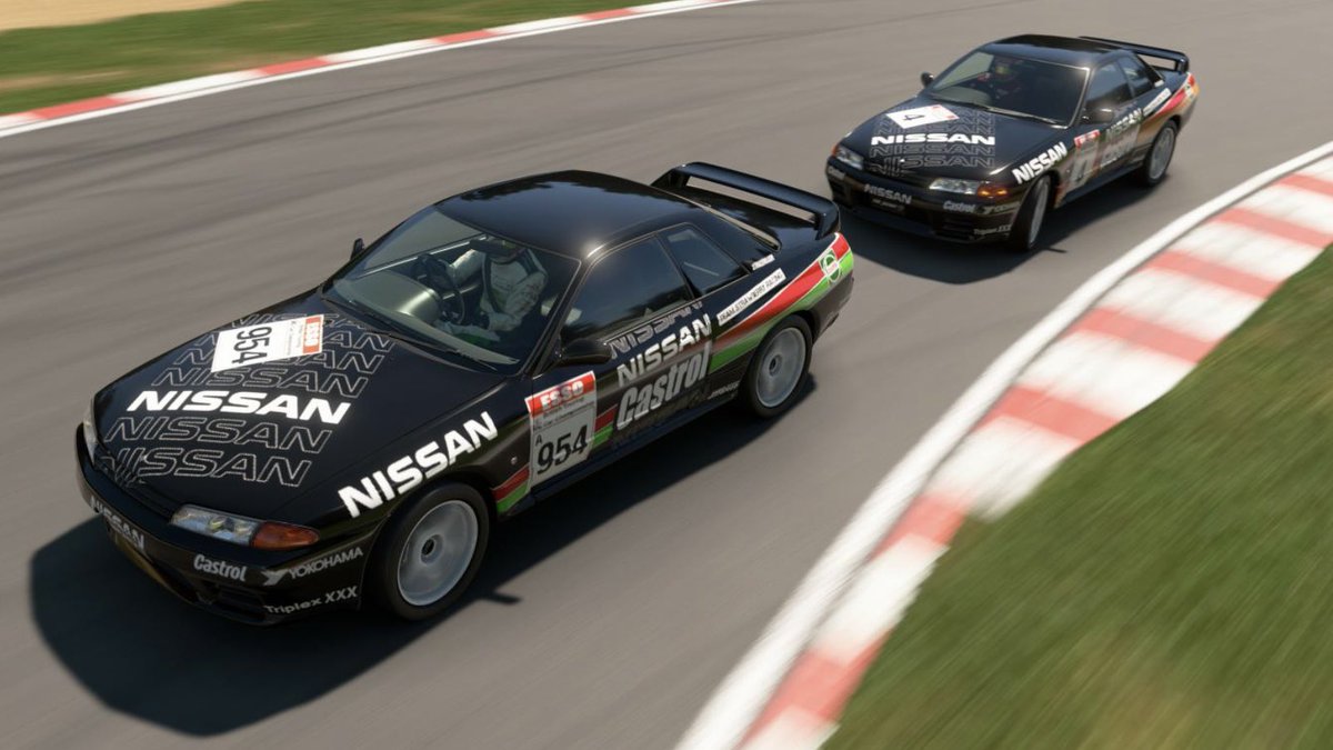RacingStrawbz's tweet photo. Evening test session for @TimSecret4 and @nine_five_4 - working on the optimal fuel and tyre strategy 👊 #27racers #TSR https://t.co/fMdabuMMcn
