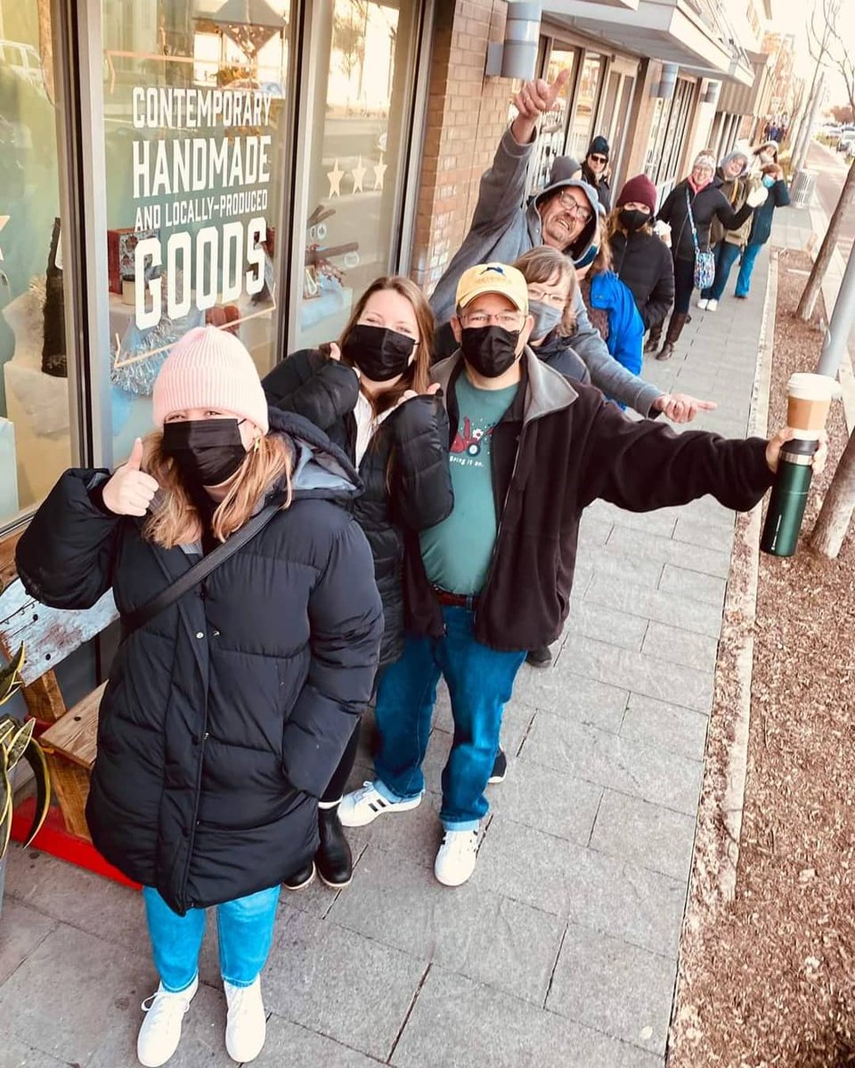 MassAveIndy's tweet photo. We saw only BIG smiles all around today for #SmallBusinessSaturday and MassAvely appreciate your support of our businesses! Every lil bit adds up to make our small businesses thrive and our community to be as vibrant as it can be! Thank you, so kindly for making our day! 🙏💙🛍 https://t.co/Il0ySHFcZJ
