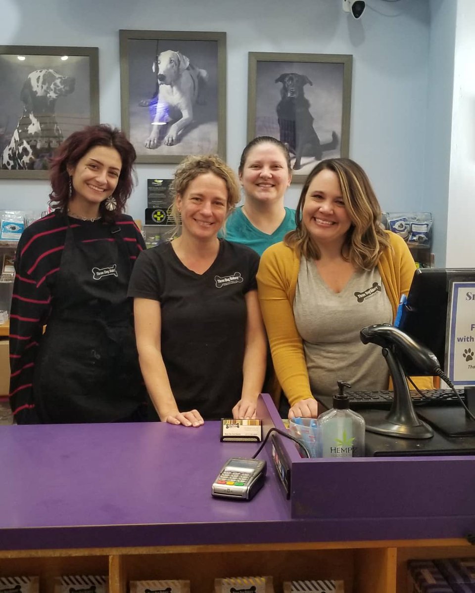 MassAveIndy's tweet photo. We saw only BIG smiles all around today for #SmallBusinessSaturday and MassAvely appreciate your support of our businesses! Every lil bit adds up to make our small businesses thrive and our community to be as vibrant as it can be! Thank you, so kindly for making our day! 🙏💙🛍 https://t.co/Il0ySHFcZJ