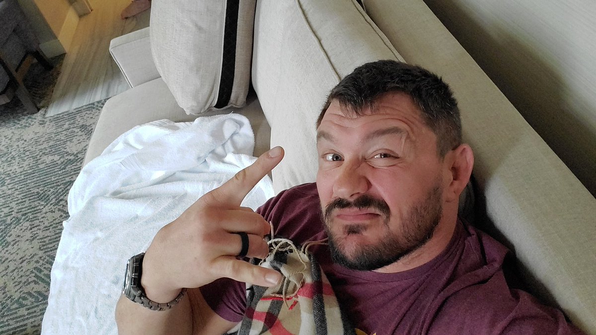 FIGHT DAY &amp; BUCKET GAME!?! Might be the best day ever. <a href="/trillerfight/">Triller Fight Club</a> @FiteTV <a href="/GMGrills/">GMG Pellet Grills</a>