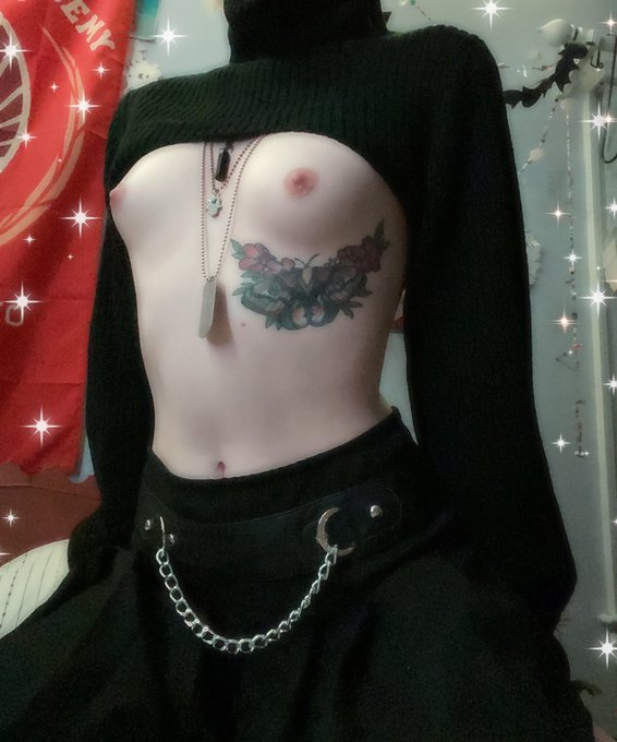 Do you like my outfit? 👉👈🖤  He/they✨ https://t.co/4q4WXOOYof https://t.co/Z4ae1Whwk8<a href="/tag/stoneocean"class="tags"><span>#stoneocean</span></a>