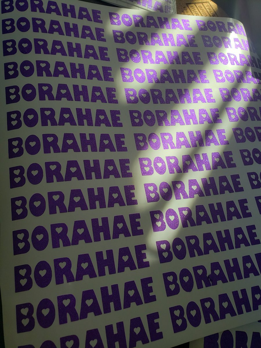 Small_Builder's tweet photo. If you are at #PTD_ON_STAGE_LA tonight come find me, I have freebies! #BTSARMY https://t.co/s1hr9l9Fdz