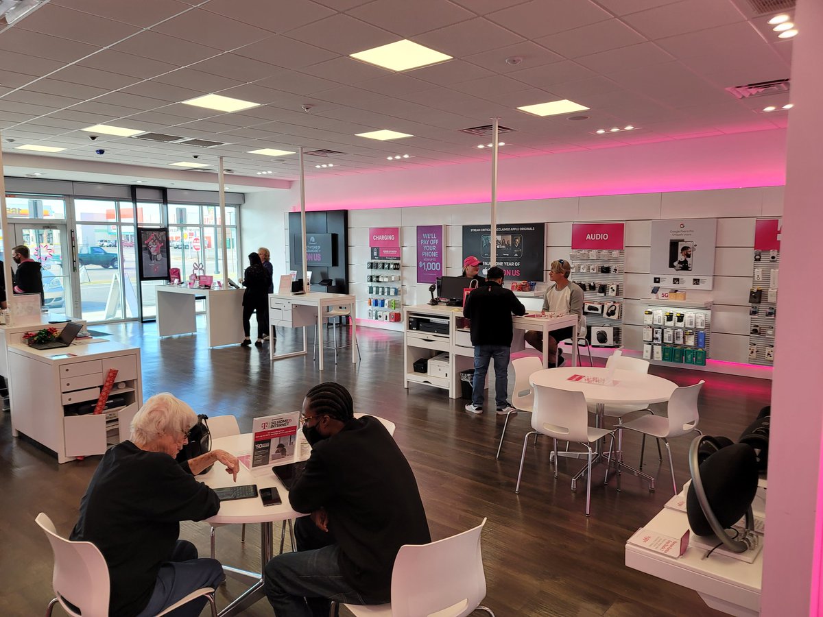 I am so thankful that I have amazing leaders that I work with and I always love seeing these great leaders that I support <a href="/morganlynn4711/">Morgan Daniels</a> interacting with our awesome customers and leading by example.  T-MOBILE Rocks! <a href="/MitchClabeaux/">Mitch Clabeaux</a> <a href="/DGurosky/">D GUROSKY</a> <a href="/jboy1724/">Javier B</a> <a href="/MattHaven/">Matt Haven</a>