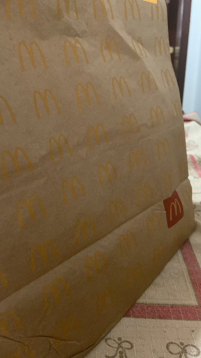 5mbps's tweet photo. agora fui mimada pela minha namoradaaaaaa https://t.co/Zg3xHTVVwf