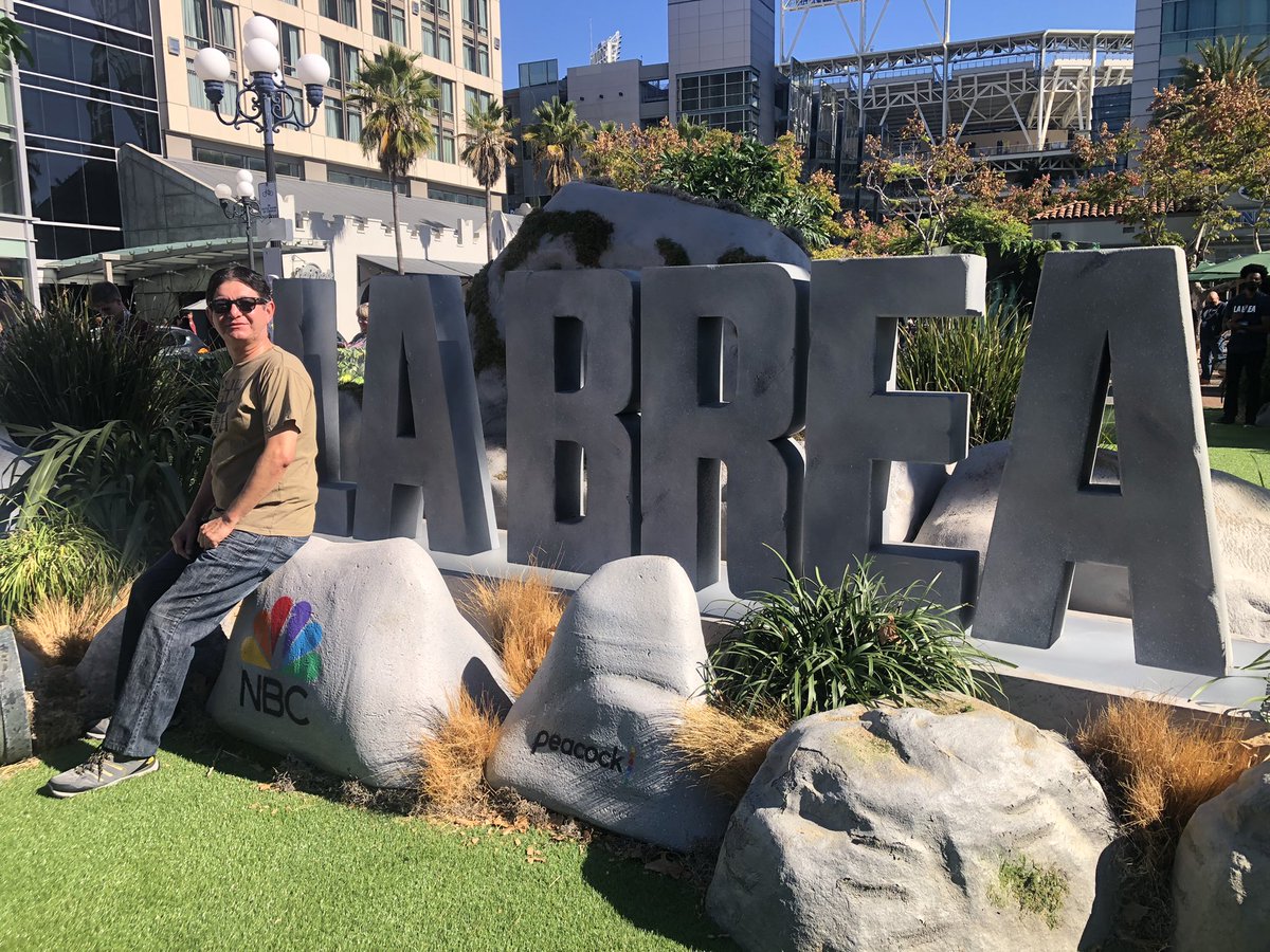 Downtowngoose's tweet photo. #labrea offsite #outsidecomiccon #outsidecomicconse #sdccse #ccse https://t.co/bprMjBNbPi