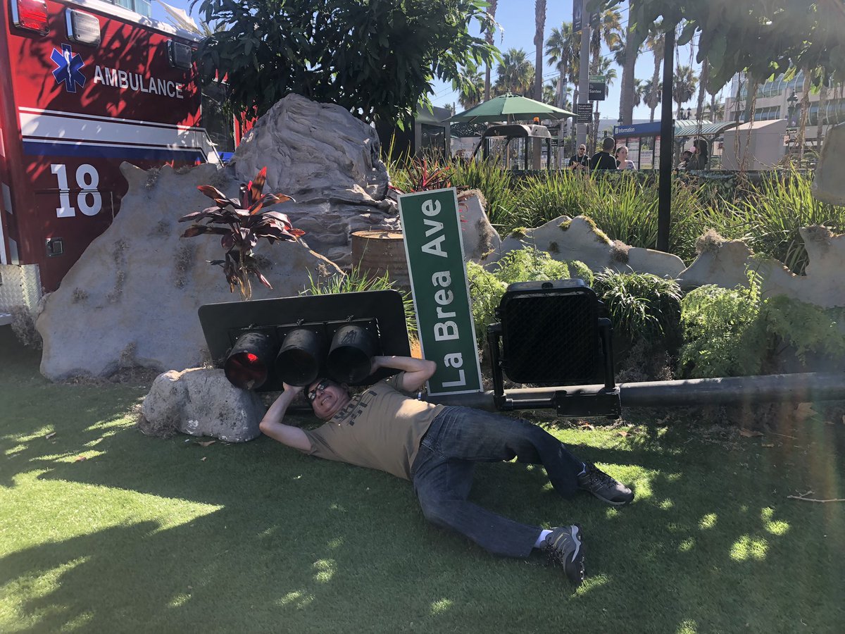 Downtowngoose's tweet photo. #labrea offsite #outsidecomiccon #outsidecomicconse #sdccse #ccse https://t.co/bprMjBNbPi