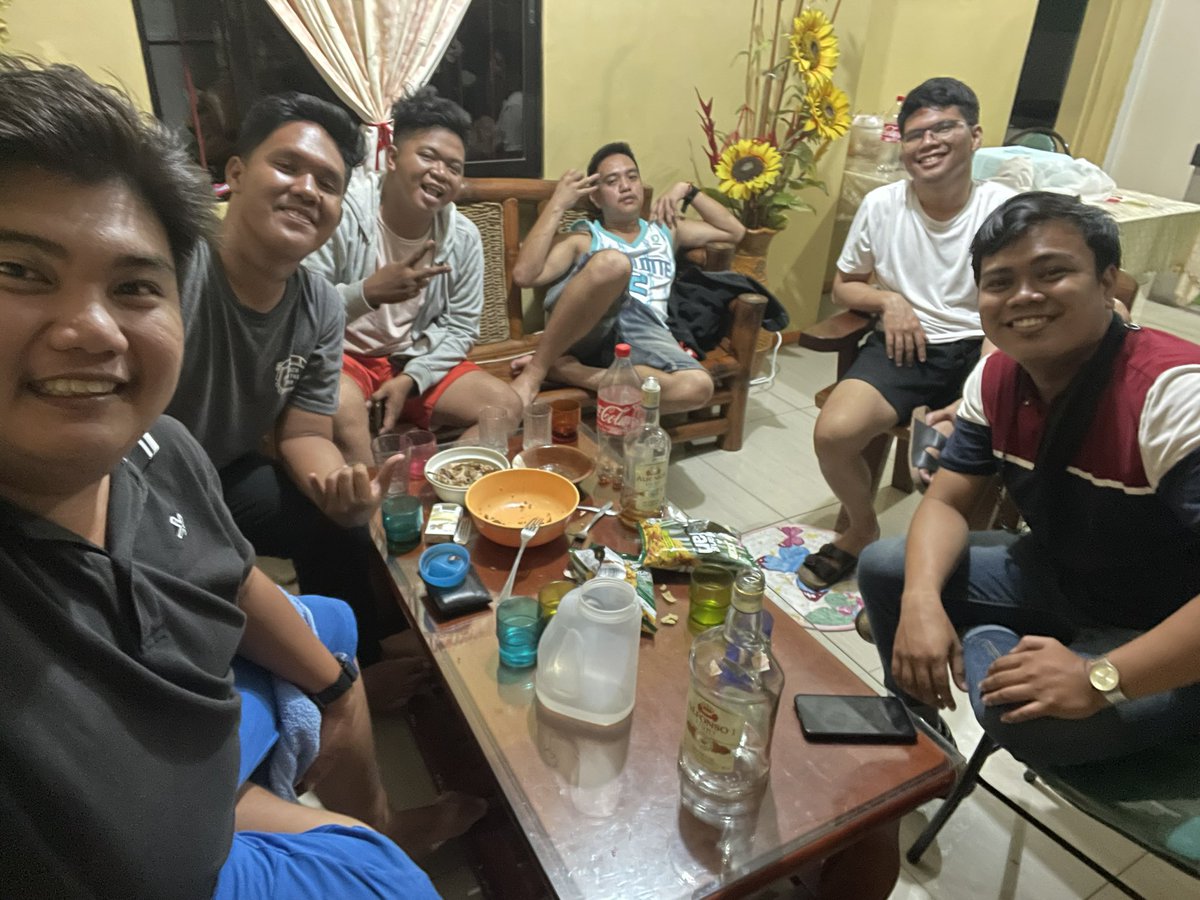 JerricLawrence's tweet photo. Reunited 🔥 #incomplete #paawer #tothemoon 🚀🚀🚀 https://t.co/YrJXHdKEux
