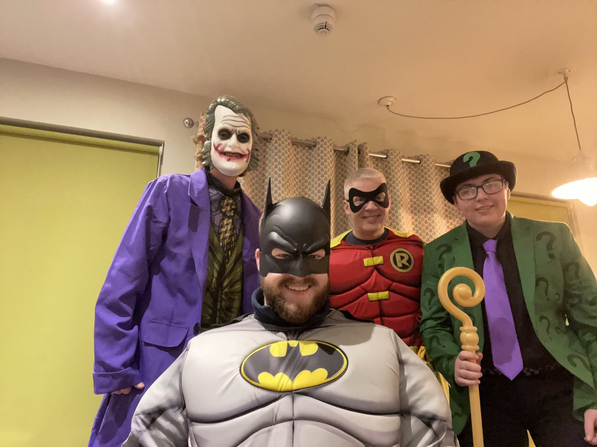 Christine_cja06's tweet photo. Can we get a shout out to Chris (Batman) from Lancashire @Butlins #minehead @OfficialPDC @ITV4 @snakebitewright @MvG180 @RobCross180 His first trip and sounds like it won’t be his last #lockdowngoals #superhero #thisladcan #dreamcometrue https://t.co/I2aH9Gnikf