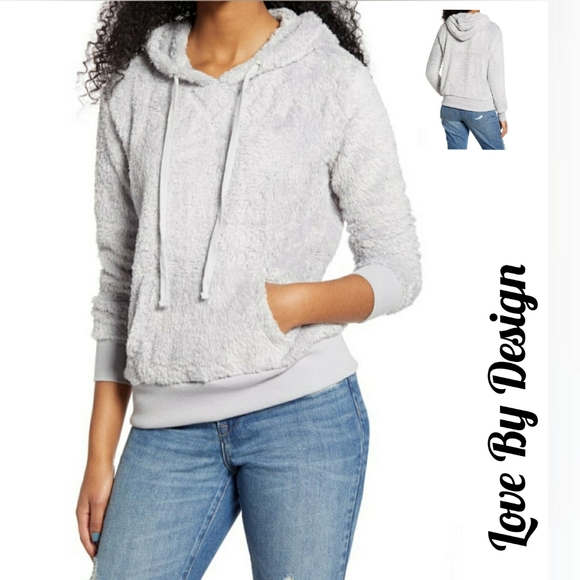 IvonCage's tweet photo. So good I had to share! Check out all the items I'm loving on @Poshmarkapp from @Lifesty63855795 @BorgenSabina #poshmark #fashion #style #shopmycloset #lovebydesign #mftrousers #nike: https://t.co/ejxLlecCTS https://t.co/A3SKhinX7b