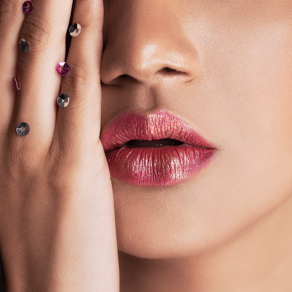 TAKIEMOTO's tweet photo. Lip swirl inspo! Mix two colors for the perfect lip pop. 🍭
https://t.co/tcK4Uv9vI0 

#lashboss #makeuplooks
#styleinspo #styleblogger #beautybloggers #shimmer #highlighterpalette #glowup #makeupartistsworldwide #undiscovered_muas #takiemotocosmetics #makeupoftheday #makeuplife https://t.co/o9dSMm4oW5