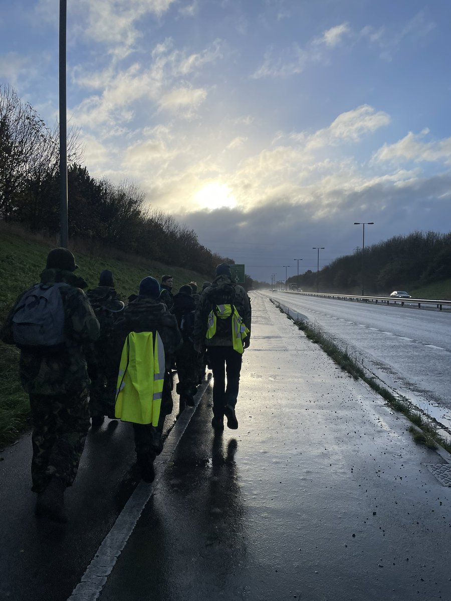 126DerbyRAFAC's tweet photo. Weather conditions held off today thankfully as our road marching team completed 12 miles while working through the blue badge syllabus.

It was a great effort from the cadets and we thank the staff members who supported @SEMidsWgRAFAC @OC_SEMids @ACORoadMarching https://t.co/LExkFSgQzR