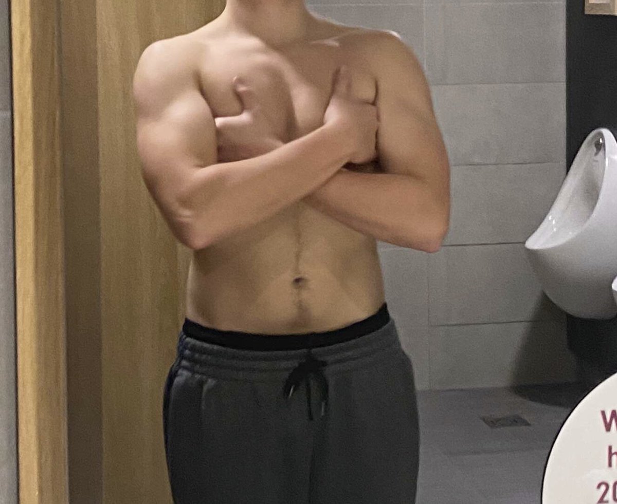 Froggofn's tweet image. 4/5 month transformation July to end of November 78kg-70kg