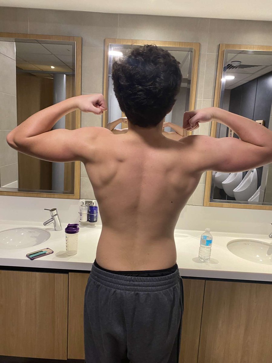 Froggofn's tweet image. 4/5 month transformation July to end of November 78kg-70kg