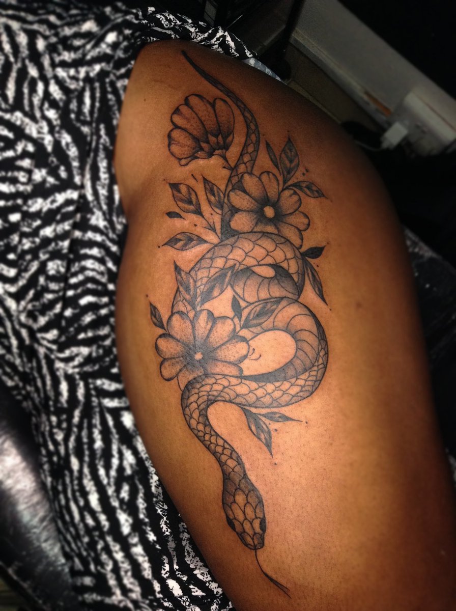 Daper_tattoo's tweet photo. Daper tattoo studio 0714437710
#tattoo #μΌν #artist #HOUSTONPARX #sketch #εη #art #oc #artwork #selfie #OOTD #illustration #LoveOnTour #google #dapertattoostudio #tattoosinkenya #Kenya7s #KenyaMoore #tattoosinafrica #tattoosinnairobi #SaturdayVibes #SaturdayMorning #daper https://t.co/Pz9zG3gduR