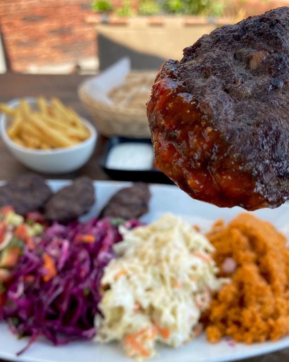 kebabfactory_mt's tweet photo. Meatballs 🔥 Do you prefer with sauce or without? Pick between original or cheesy meatballs, choose your top 3 sauces and dig in! #meatballs #sauce #fries #salad #food #Turkish #Malta #lunch https://t.co/GoQZiF9T6Z