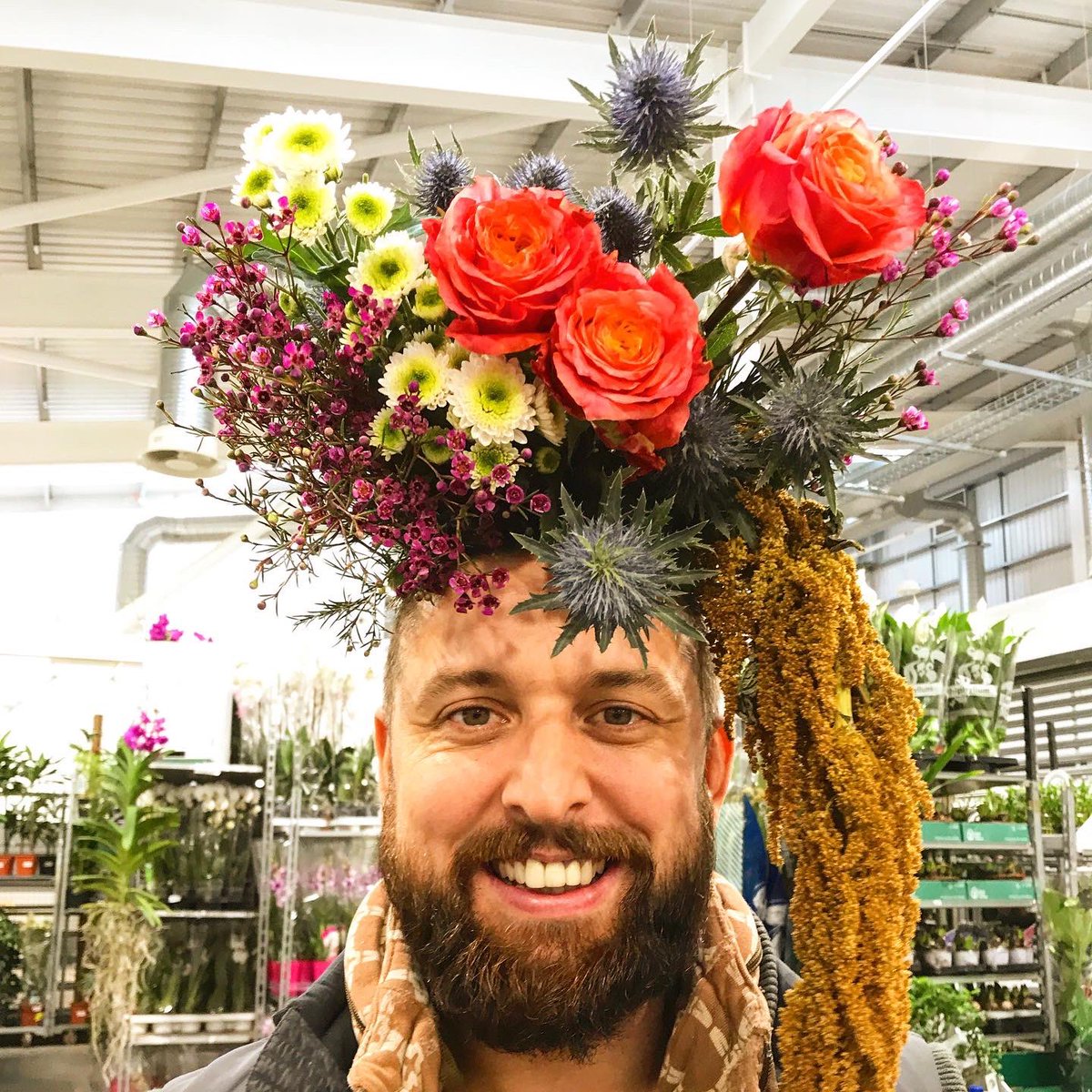 Cocoxochitl's tweet photo. Boop! ##londonthrowback #flowersonyourhead https://t.co/DX2GCkPhva