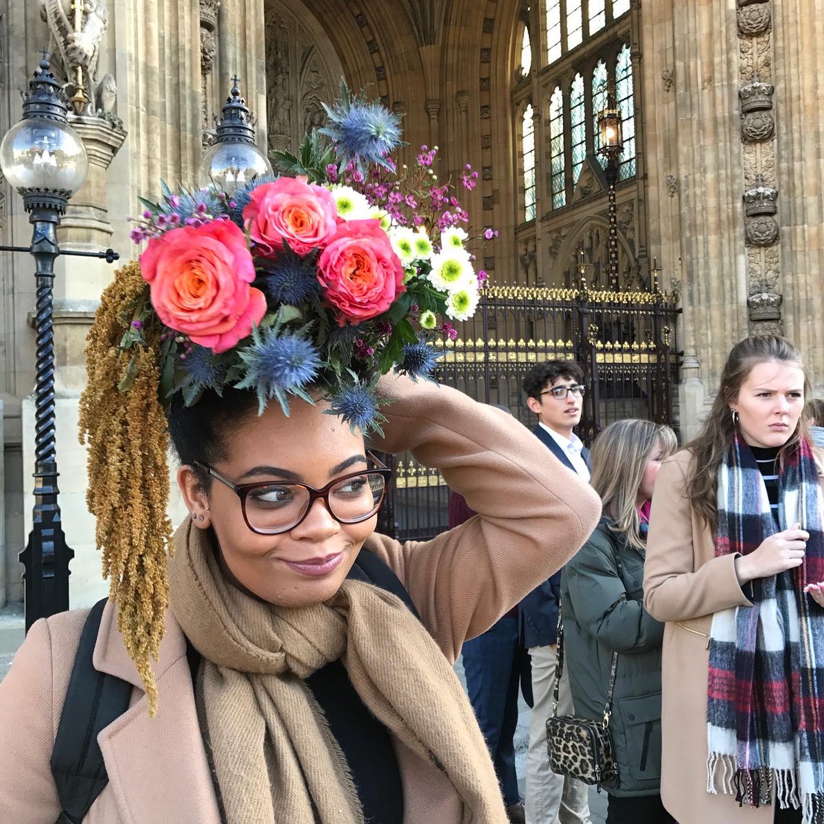 Cocoxochitl's tweet photo. Boop! ##londonthrowback #flowersonyourhead https://t.co/6ei6UY4j4t