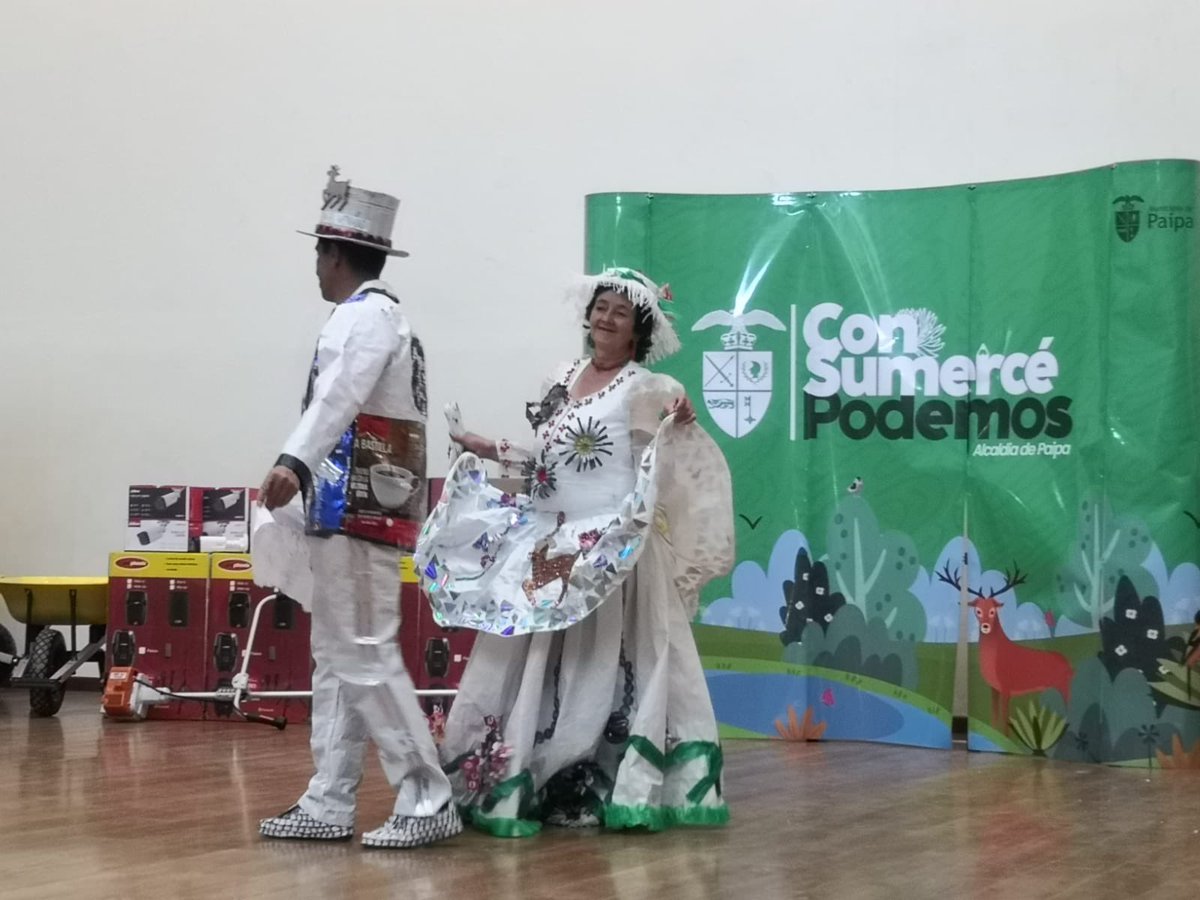 HermanAmayaT's tweet photo. Hoy nuestra subdirectora de ecosistemas de @Corpoboyaca, @SoniaVasquez14 participa como jurado del #EcoDesfile de #Paipa en el Auditorio Pablo Solano https://t.co/FbuMePhWKW
