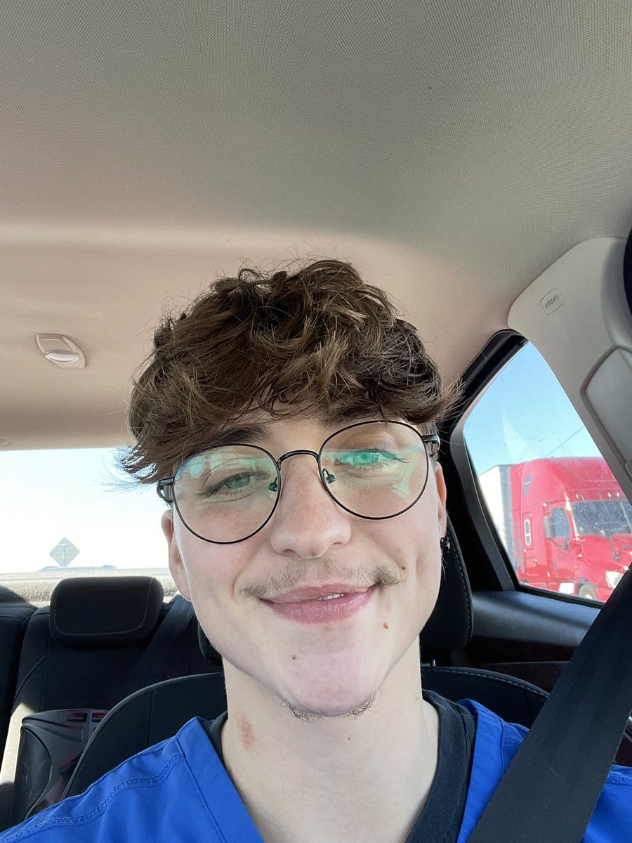 Macwizzle_'s tweet photo. I was feeling very dyphoric today so here’s some pics of me feeling gender euphoria✨ #translivesmatter https://t.co/b6DWQY4aOE