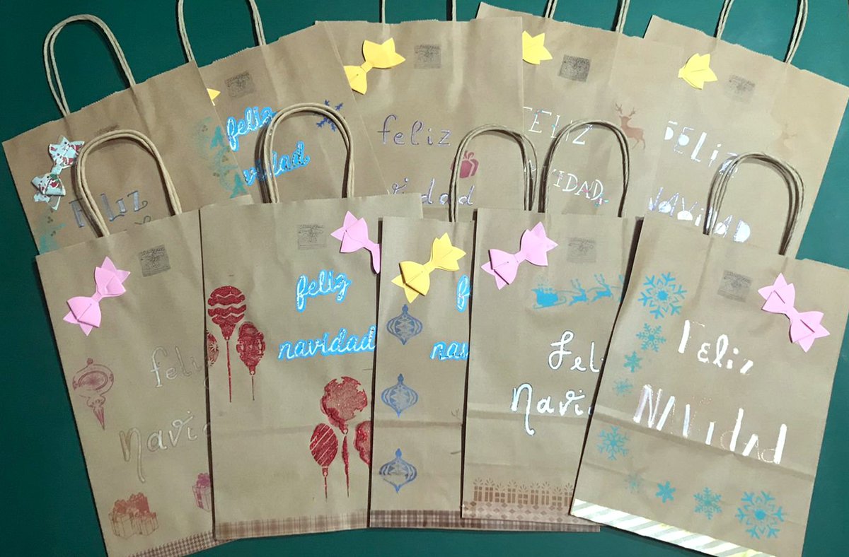 Dimpenavalpo's tweet photo. Hola amig@, comenzamos la navidad. Compartimos link de nuestra página, dedicada a la Navidad https://t.co/xmh3CH3Ueh para que puedan ver diseños navideños. #dimpena #valparaiso #viñadelmar #quilpue #playancha #navidad #navidad2021 #regalosnavidad #christmas https://t.co/FNLrDiH04m