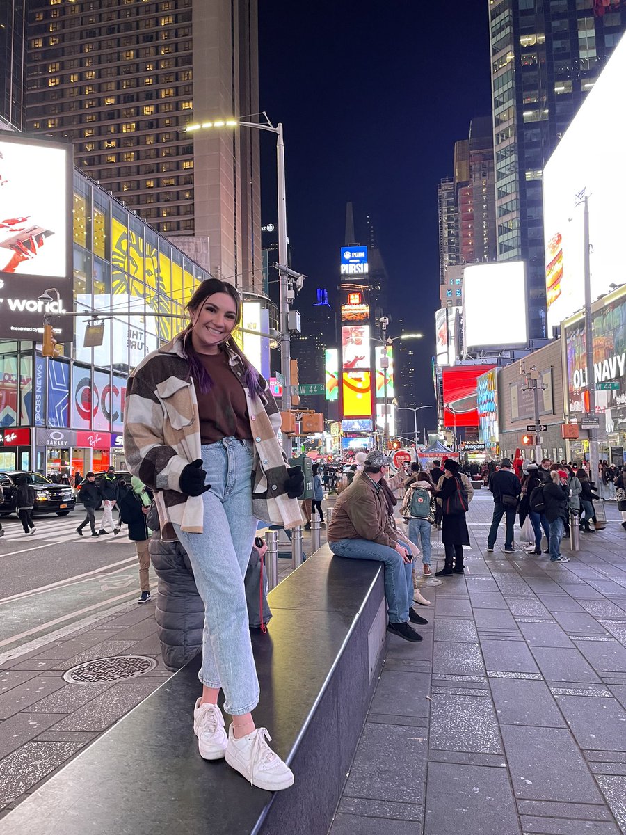cecevillaa's tweet photo. “in a magical land called... ‘new york city’” https://t.co/W2g8vWnSOQ