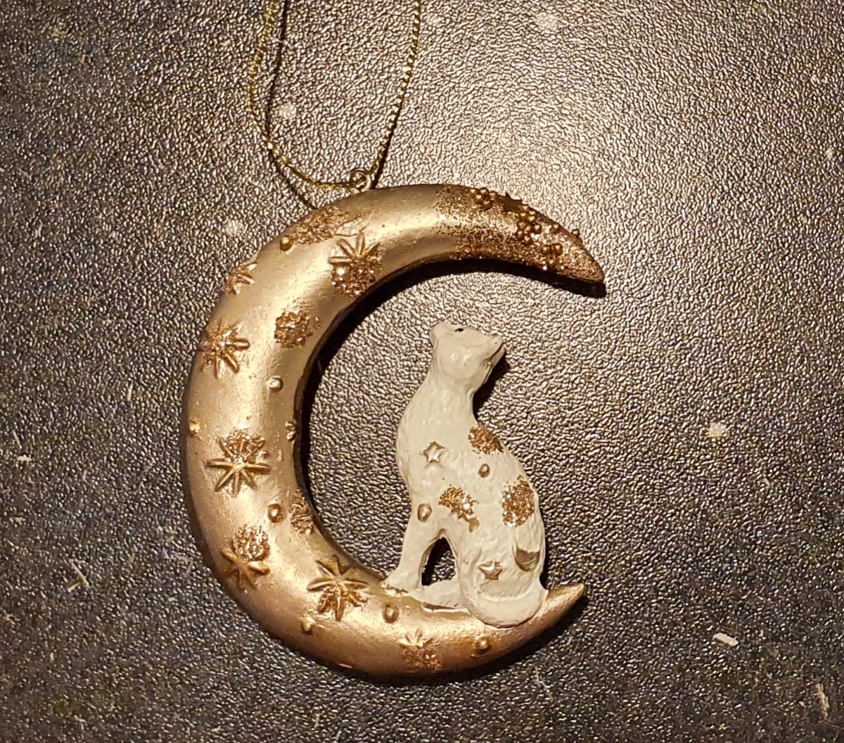 MsEmJam's tweet photo. So we found this bauble which reminded us of #TheEarlessOne. He has pride of place with us all around him #WeMissHimSoMuch https://t.co/UFGxQDd4kc