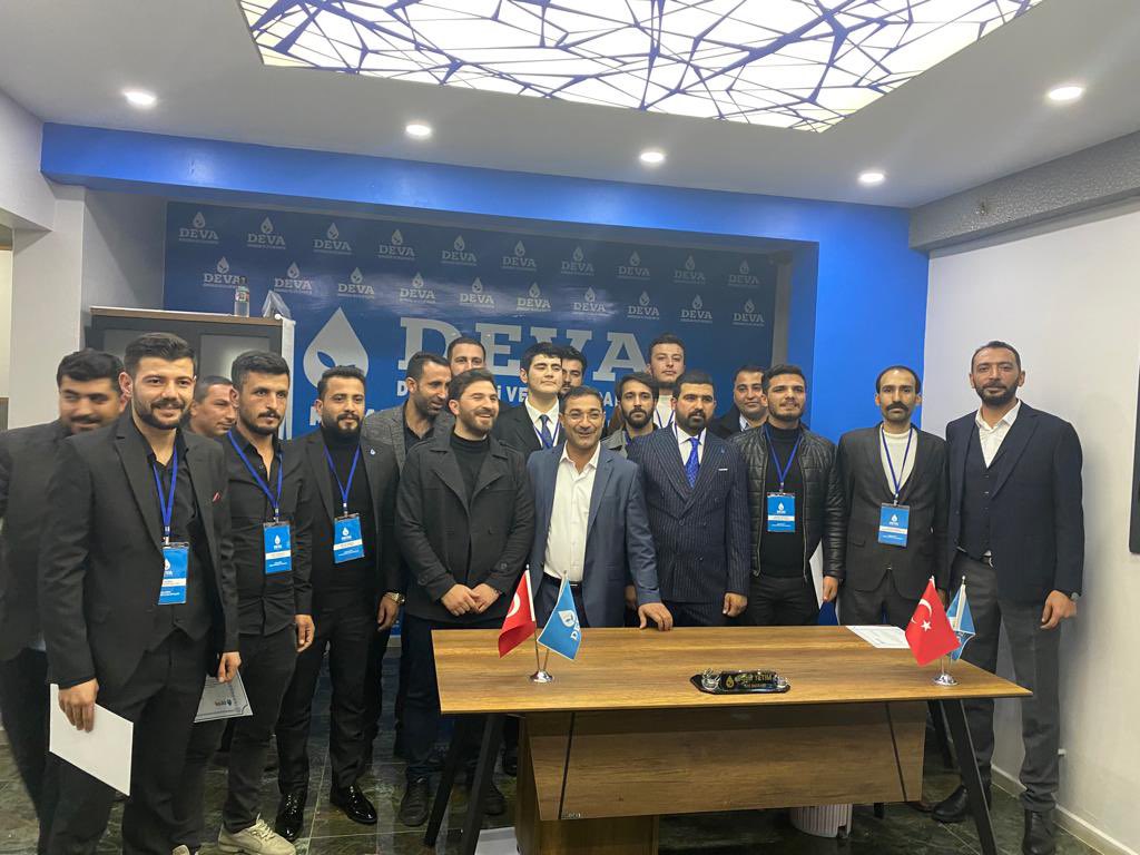 KarakopruyeDEVA's tweet photo. İlçe gençlik bşk sn @MehmetLeba2 gençlik YK sertifikaları taktim edildi. İlçe bşk sn @avsabriyetim Bozova ilçe bşk sn @AvAliArusoglu il kadın çalışmaları bşk sn @TulayAslanUgrlu  ve yüzlerle genç katılım sağladı @dogasanlioglu @emin_ekmen @EssumAslan @AvAhmetTuysuz @PINARMELIK https://t.co/kIbKrJjn0P
