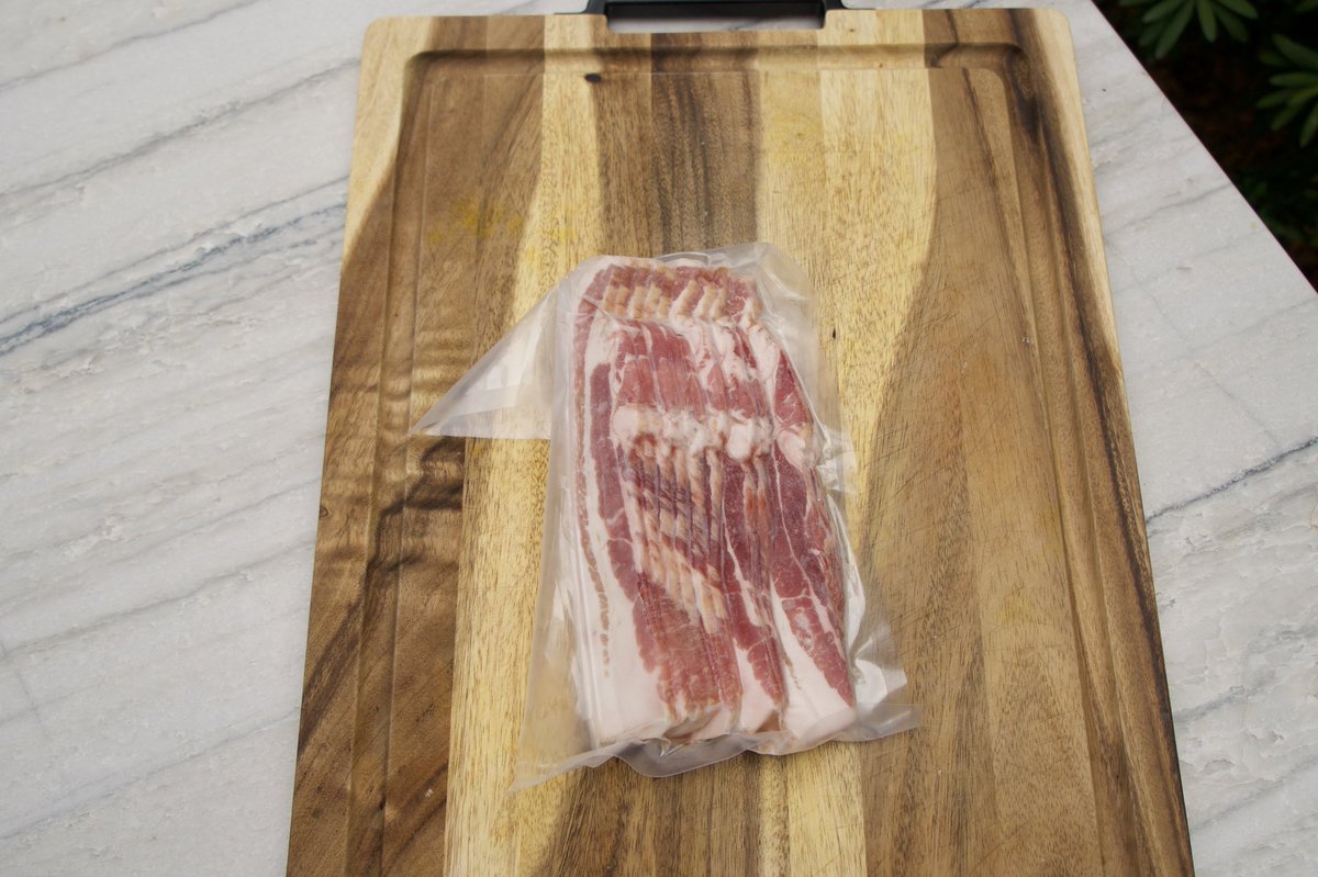 superfarm_org's tweet photo. On this #SmallBusinessSaturday we’re tossing in an extra free pound of bacon on all orders. 
From our small, independent ranchers to your door. Happy Holidays. 
#meat #bacon https://t.co/oz2fCD29Db