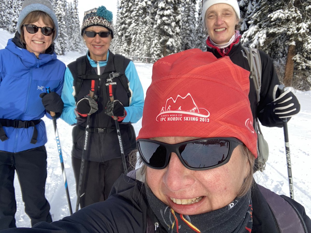 ViSandford's tweet photo. A fun way to spend a snowy Saturday with my #Canmore friends. Lake Louise 1A ski. https://t.co/q15zibCRQA