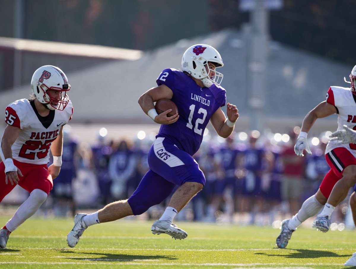 OregonianSports's tweet image. Linfield Wildcats hold off Saint John’s, advance to quarterfinals of NCAA Division III football playoffs trib.al/Z2SXlj8