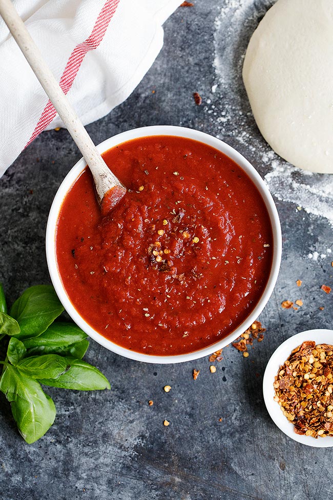 Easy Pizza Sauce – Two Peas &amp; Their Pod

 This easy homemade pizza sauce is made with pantry staples and tastes SO much better than store bought. Plus, it freezes well so you can always have pizza sauce ready for pizza night! Homemade Pizza Sauce We lov recipequicks.com/easy-pizza-sau…
