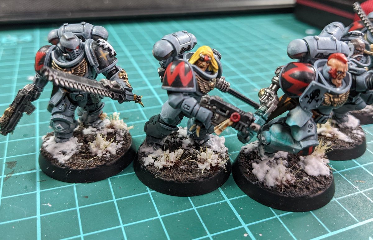 LookingForGeeks's tweet image. Done! May do a few touch ups, but happy with them. #warhammer #40k #warhammer40k #miniatures #miniaturepainting #killteam #hobbystreak #spacewolves