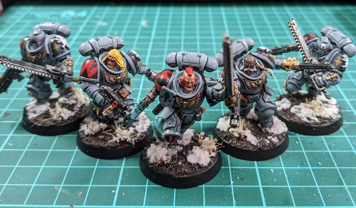 LookingForGeeks's tweet image. Done! May do a few touch ups, but happy with them. #warhammer #40k #warhammer40k #miniatures #miniaturepainting #killteam #hobbystreak #spacewolves